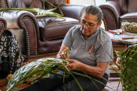 A participant weaving during the Jitta Arts weaving workshop